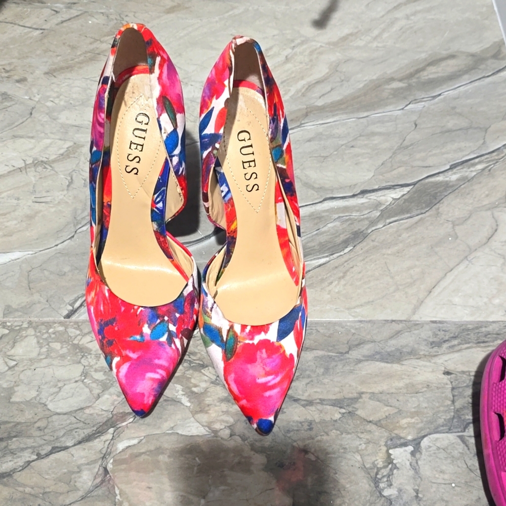 Guess shooes